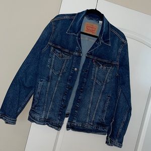 Levi’s trucker jean jacket